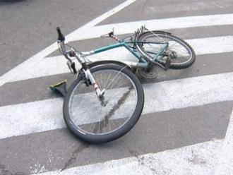 На Мурманском шоссе автомобиль сбил велосипедиста